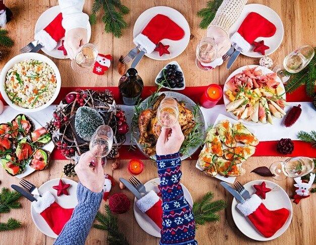 Uma dica para não exagerar, é aproveitar as festas e fazer compensações, optando, no dia seguinte, por comidas mais leves (Foto: Divulgação)