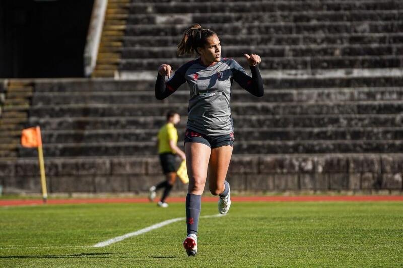 A atacante roraimense Vitória Almeida comemora na vitória do Braga sobre o Marítimo (Foto: Daniel Azevedo/S.C. Braga)