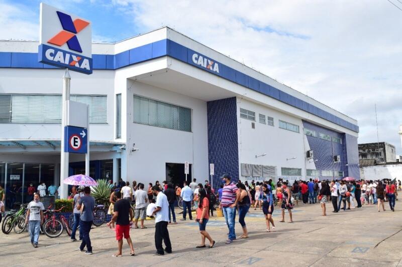 Clientes podem agendar pagamentos ou pagar (os que têm código de barras) nos caixas automáticos (Foto: Nilzete Franco/FolhaBV)