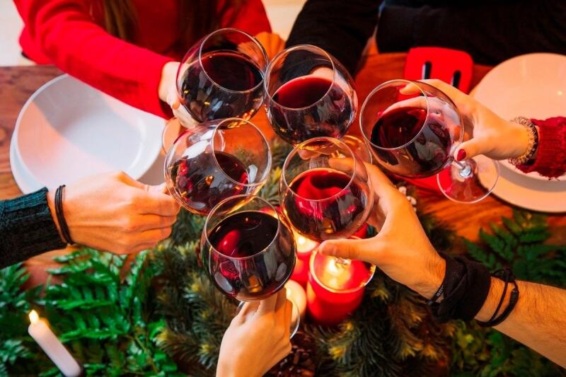 Existem uma variedade de rótulos de vinhos no mercado. (Foto: Divulgação)
