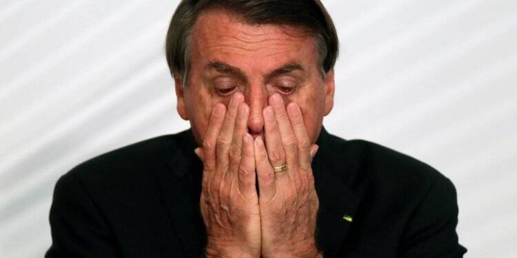 O presidente Jair Bolsonaro passa por exames para saber o que tem (Foto: Ueslei Marcelino/Reuters)