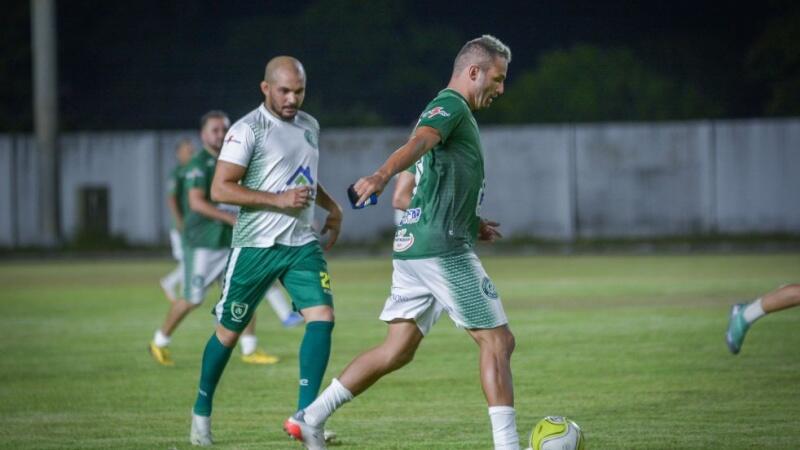 O volante roraimense Thiago Maia durante jogo beneficente no estádio Canarinho (Foto: Hélio Garcias/BV Esportes)