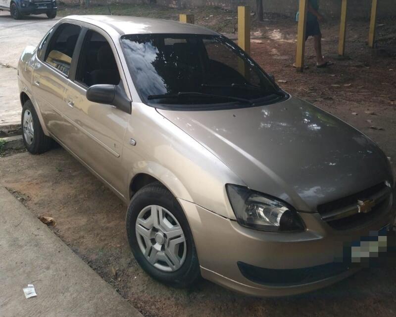 Veículo estava abandonado no bairro Aeroporto. (Foto: Divulgação)