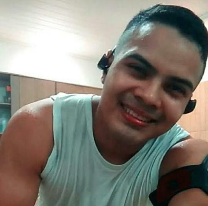 Amigos do jovem divulgaram imagens em redes sociais em prol de ajudar a família e o paciente (Foto: Arquivo pessoal) Amigos do jovem divulgaram imagens em redes sociais em prol de ajudar a família e o paciente (Foto: Arquivo pessoal)