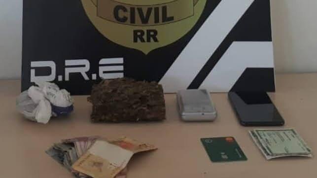 Material encontrado no barraco foi apreendido e encaminhado à sede da DRE (Foto: Divulgação/PCRR)