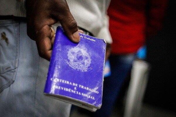 Pesquisa ponta que os empregos criados no país realmente estão pagando menos (Foto: Divulgação)