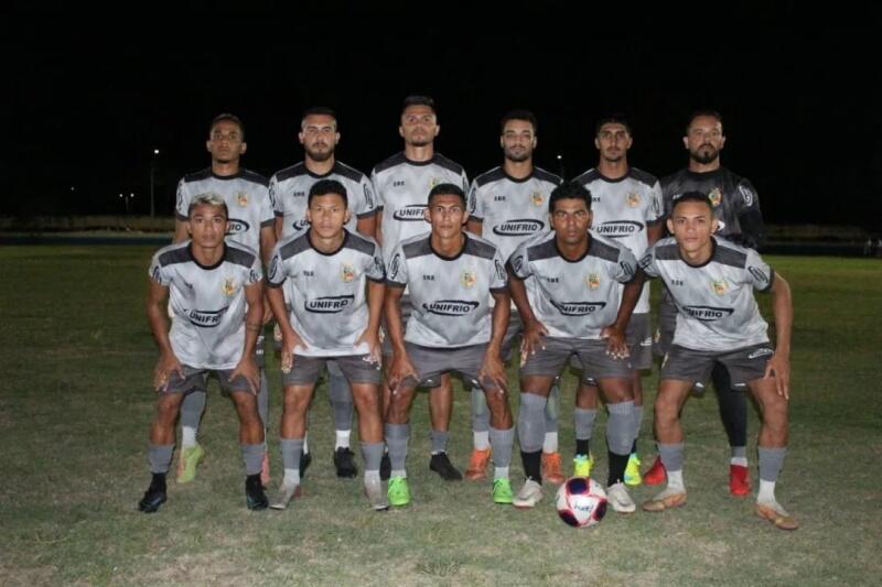 Em pé: Petinha, Ivan, Raikard, Paulo Andrade, Fabrício, Tárcio. Agachados: DonDon, Romarinho, Cleyson, Markwell Café e Eduardo (Foto: Nailson Almeida/Agência Real)