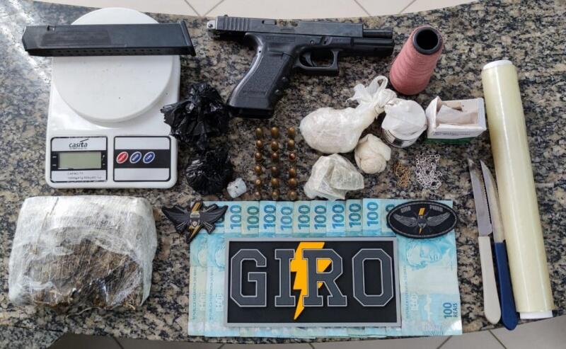 Material apreendido e encaminhado a Central de Flagrantes (Foto: Divulgação/Polícia)