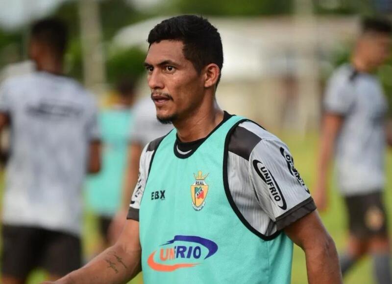 Jogador roraimense Cleyson tem conseguido se manter no elenco do Real (Foto: Hélio Garcias/Agência Real)