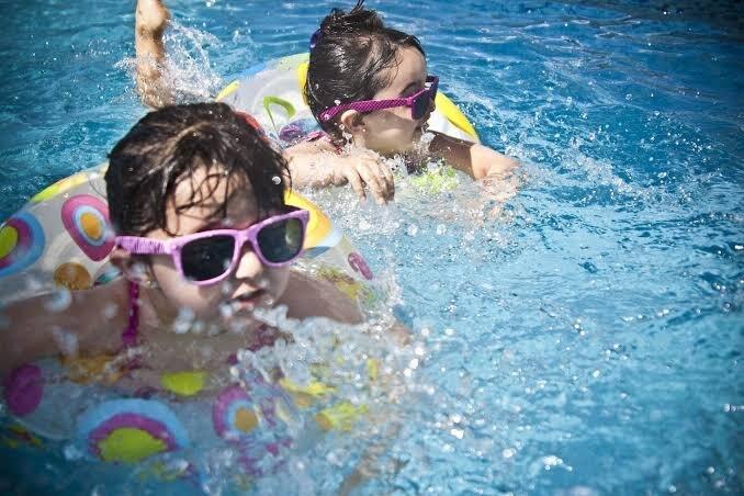 Especialistas em piscinas declaram que um dos maiores vilões da área de lazer é o ralo de sucção. (Foto: Divulgação) Especialistas em piscinas declaram que um dos maiores vilões da área de lazer é o ralo de sucção. (Foto: Divulgação)