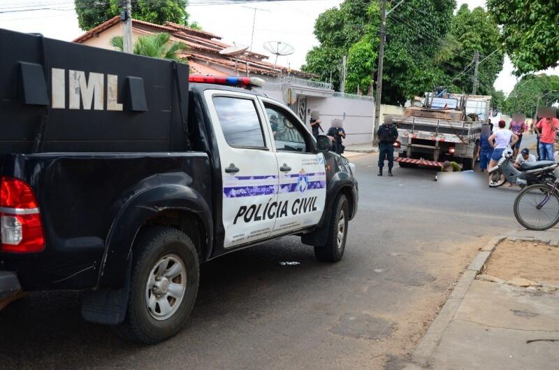 Acidente foi entre uma motocicleta e um caminhão (Foto: Nilzete Franco Folha BV)