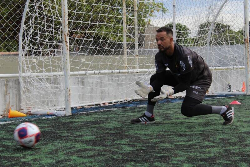 O goleiro Tárcio durante treino pelo Real (Foto: Nailson Almeida/Agência Real)
