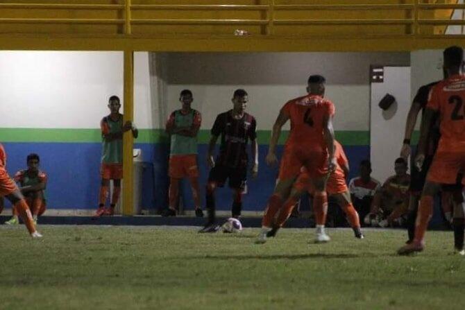 Equipes fizeram um jogo muito disputado, no estádio Ribeirão (Foto: Carlos Javier/Atlético La Cruz)
