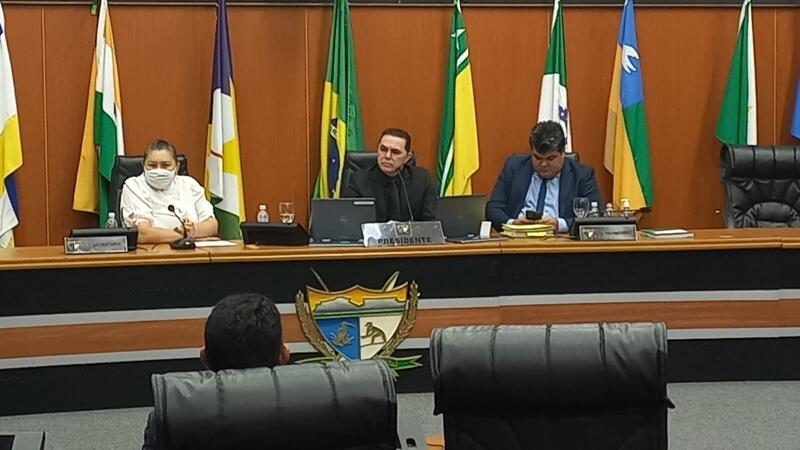 O deputado estadual Jalser Renier na mesa diretora da Assembleia (Foto: Nilzete Franco/FolhaBV)