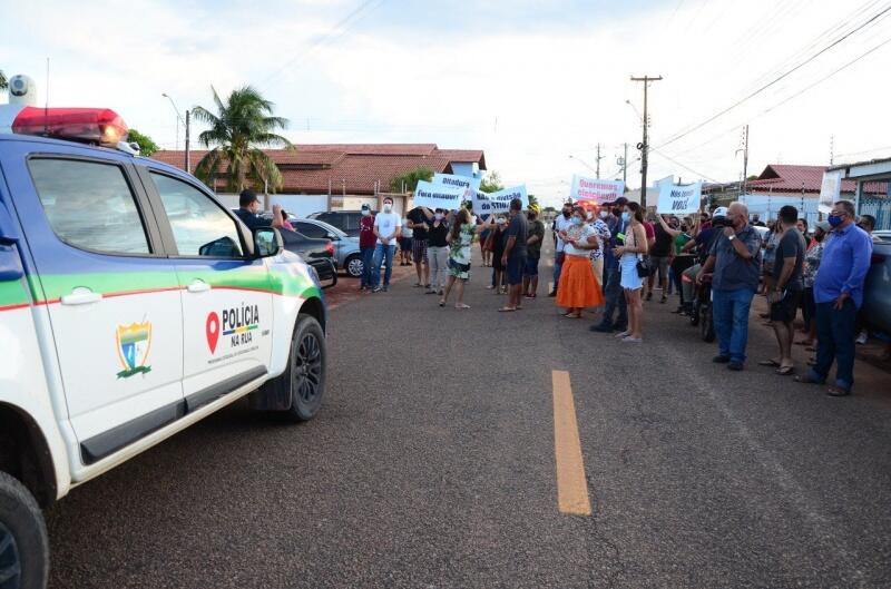 Por conta do tumulto o Primeiro Batalhão da Polícia Militar (1°BPM) foi acionado para conter os ânimos dos envolvidos (Foto: Nilzete Franco Folha BV)