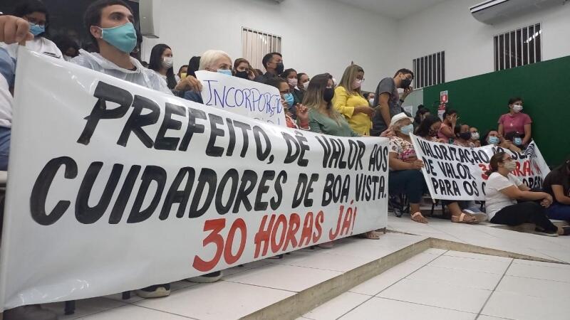 Os servidores realizam diariamente 6 horas de manifestação pacífica, o que durante uma semana corresponderá a 30 horas semanais (das 7h30 às 13h30) (Foto: Nilzete Franco Folha BV)