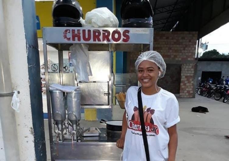 Candidata ganhou destaque pelo observador que a encontrou vendendo doces na frente de um supermercado (Foto: Arquivo Pessoal)