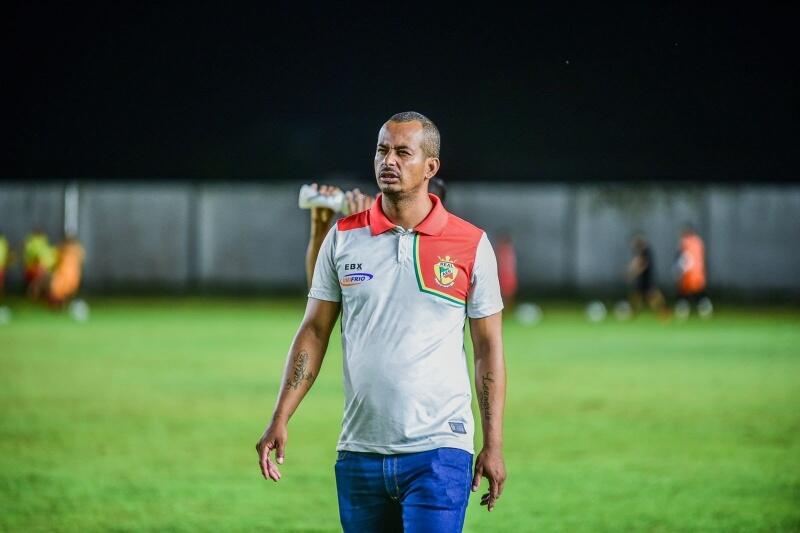 Clube prestou nota de agradecimentos ao treinador, nas redes sociais e site oficial (Foto: Hélio Garcias/Agência Real)