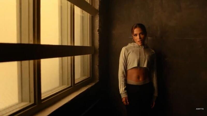 O sucesso de "Envolver" veio após a viralização da coreografia da música no TikTok (Foto: Reprodução)