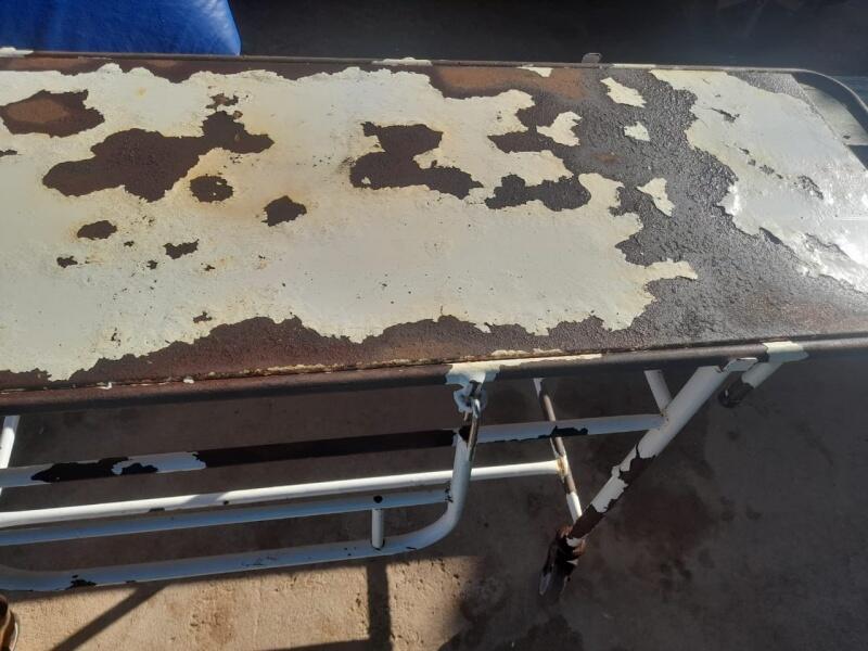 De acordo com o funcionário, a diretoria e coordenação do hospital estão cientes do estado precário das macas, mas não tomam providências (Foto: Divulgação)