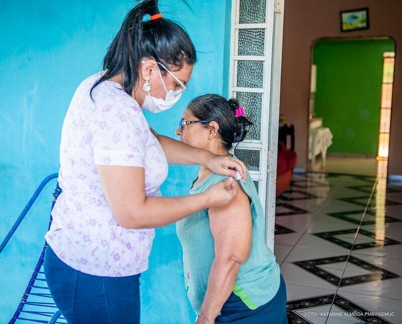 Primeira etapa da campanha deve vacinar 270 idosos acamados (Foto: Divulgação/PMBV)