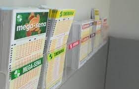 Caso apenas um apostador leve o prêmio de R$ 45 milhões e aplique todo o valor na Poupança da CAIXA, receberá R$ 255,2 mil de rendimento no primeiro mês (Foto: Arquivo FolhaBV) Caso apenas um apostador leve o prêmio de R$ 45 milhões e aplique todo o valor na Poupança da CAIXA, receberá R$ 255,2 mil de rendimento no primeiro mês (Foto: Arquivo FolhaBV)