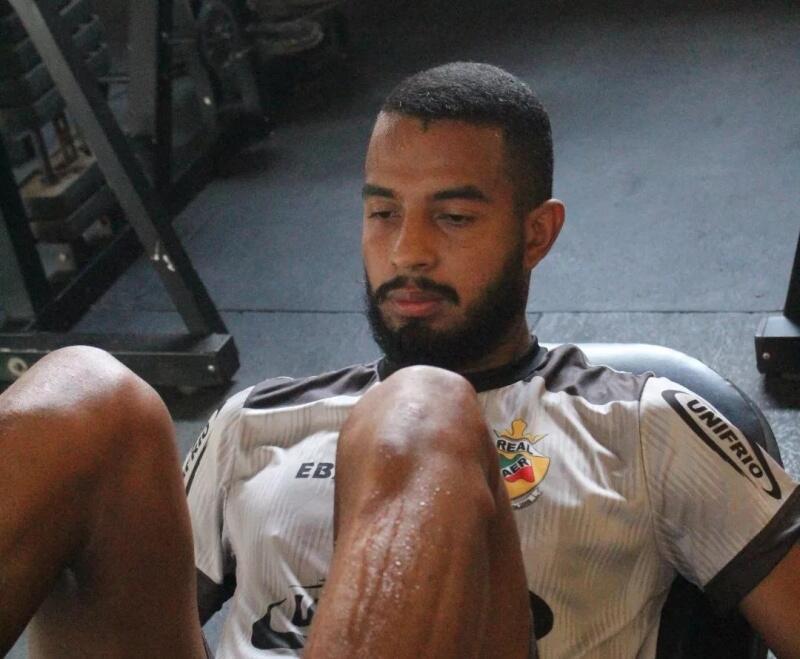 Goleiro do Real, Fernando Hungria trabalha fortalecimento muscular, com o elenco do Quadricolor. Crédito: Granieri Pietro/Agência Real