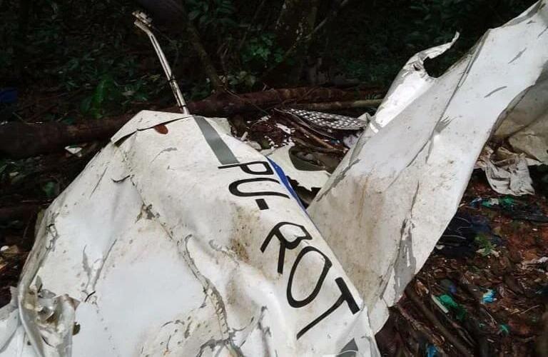 Dono da aeronave divulgou foto dos destroços do avião (Foto: Divulgação)