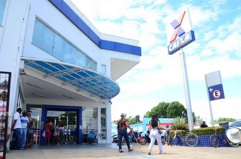 Bolsa-Auxílio varia entre R$400 e R$1.000, de acordo com a escolaridade, e carga horária, que pode chegar a 25 horas semanais (Foto:Nilzete Franco/FolhaBV)