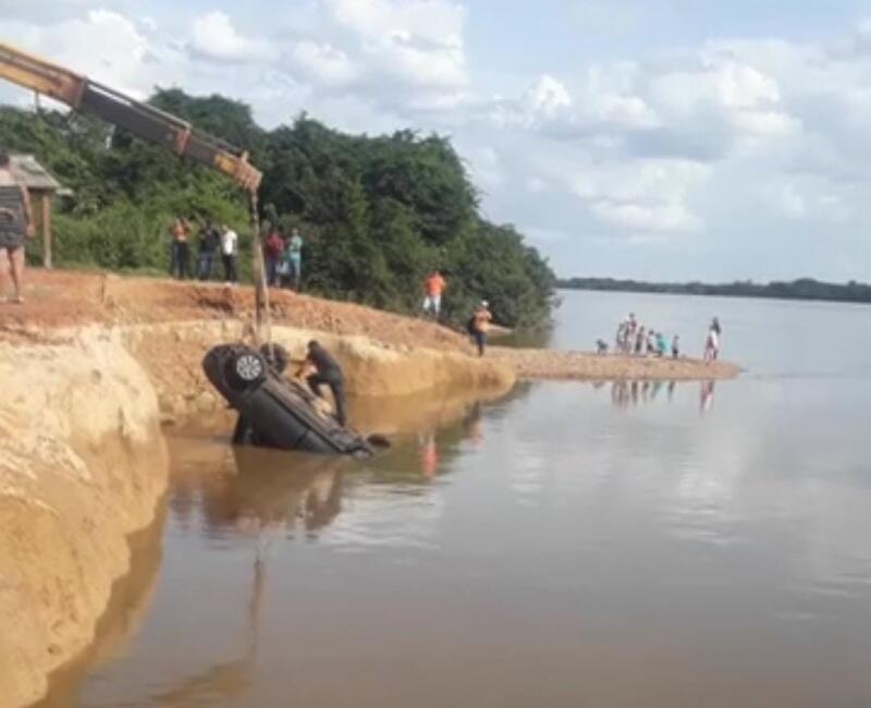 No domingo, 17, o carro foi rebocado e trazido para Boa Vista (Foto: Reprodução)