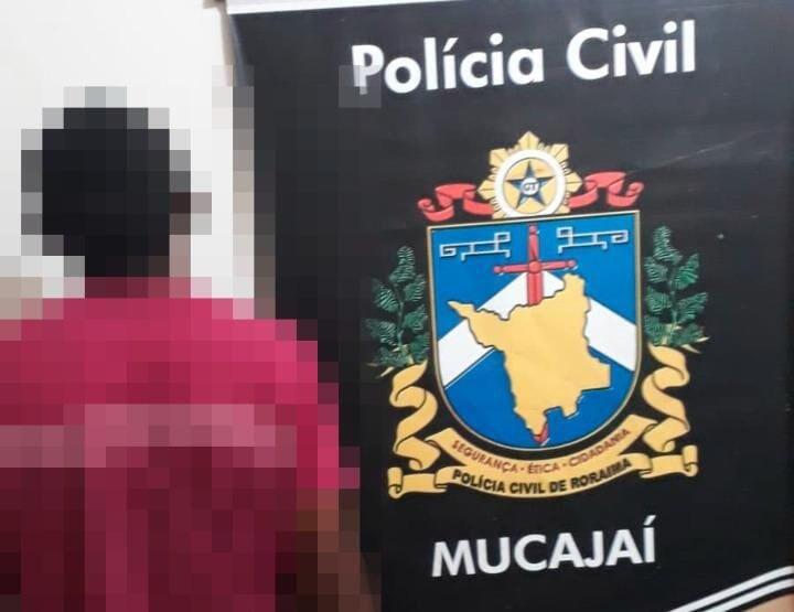 Polícia Civil encontrou o acusado após uma denúncia anônima revelar que ele estava morando na casa de familiares em um bairro de Mucajaí (Foto: Divulgação)
