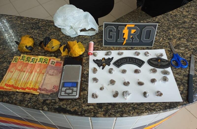 Prisão e apreensão foram efetuadas pelo Grupo de Intervenção Rápida e Ostensiva (Foto: Divulgação)