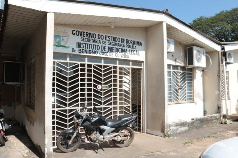 Corpo foi levado para o IML, em Boa Vista (Foto: Nilzete Franco/FolhaBV)