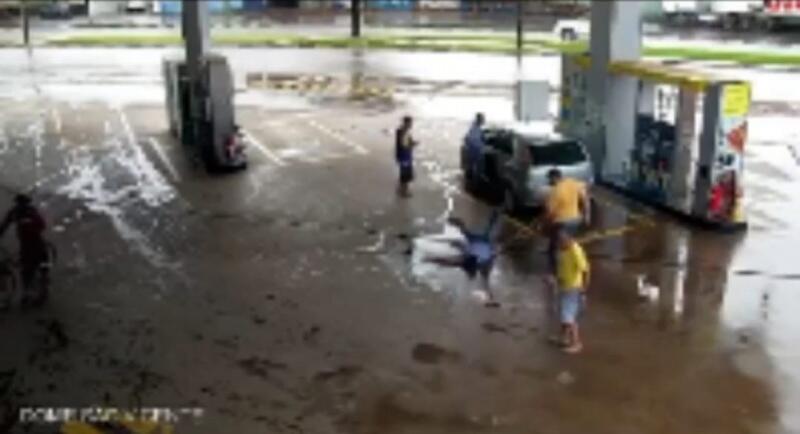 O frentista disse que iria registrar um Boletim de Ocorrência (BO) contra o motorista de aplicativo (Foto: Reprodução)