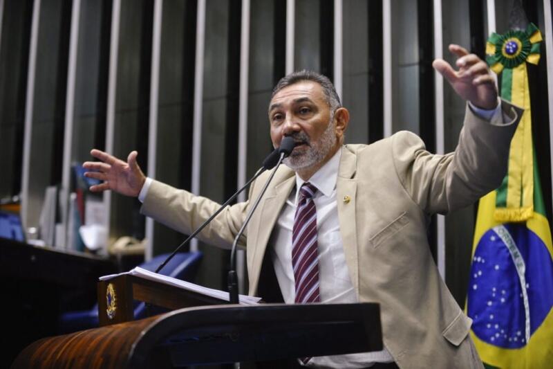 O senador Telmário Mota em discurso na tribuna (Foto: Moreira Mariz/Agência Senado)
