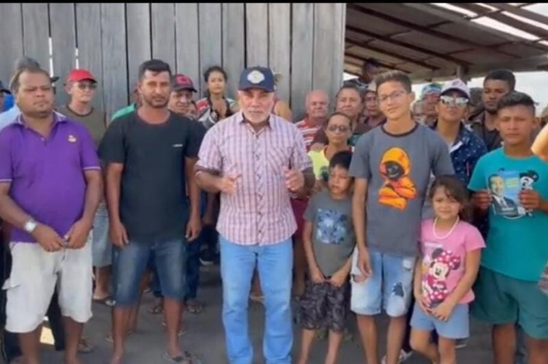 O Senador se reuniu com famílias de invasores, oportunidade em que fez graves acusações (Foto: Reprodução)