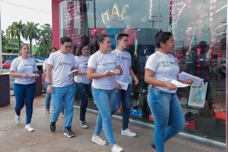 As ações ocorreram de forma simultânea e contou com a distribuição de panfletos e as equipes tiraram dúvidas dos clientes e comerciantes (Foto: Divulgação/Assembleia)