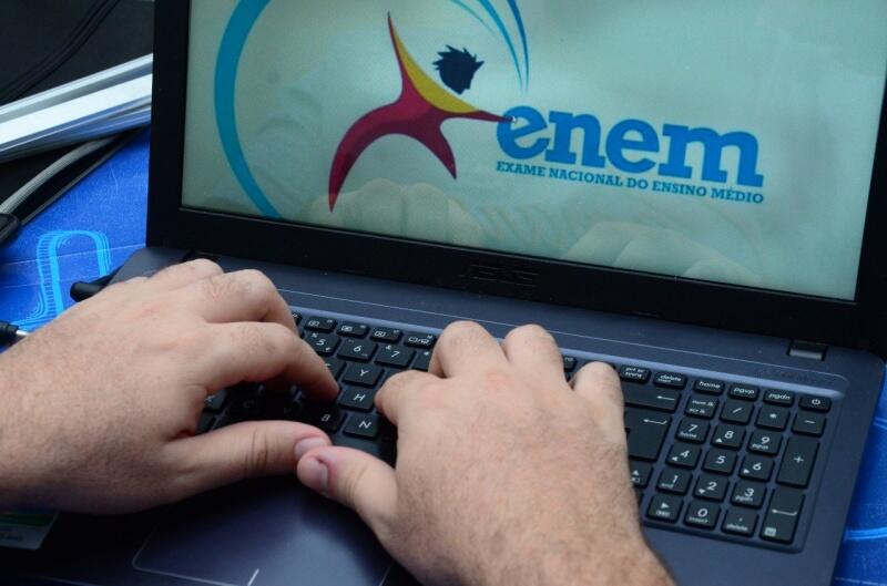 No momento da inscrição o aluno também deve decidir qual língua estrangeira será aplicada na prova individual. Ao todo, são 180 questões objetivas (Foto: Nilzete Franco/Folha BV)