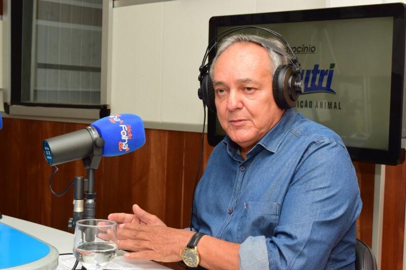 Édio Lopes durante entrevista à Rádio Folha FM 100.3 (Foto: Nilzete Franco/FolhaBV)
