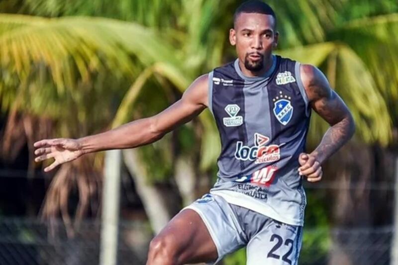 Carlinhos mantém preparação para Série D do Brasileiro (Foto: Hélio Garcias/São Raimundo)