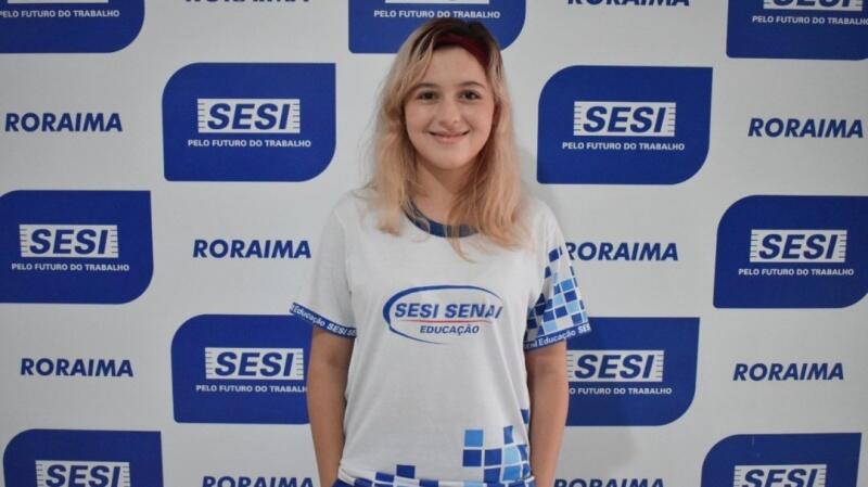 Luiza Ayana Peixoto Oliveira vai receber R$ 2,3 mil como prêmio do título da etapa estadual (Foto: Sesi-RR)