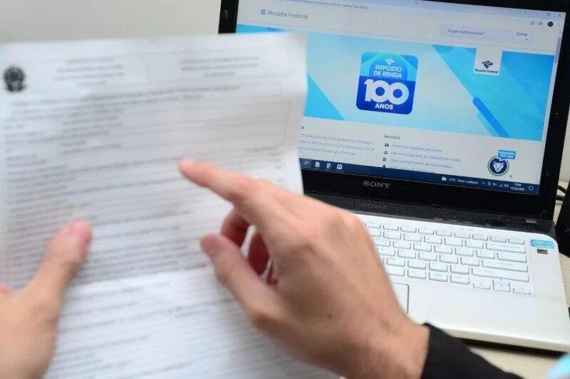 Os contribuintes também têm a opção de fazer o preenchimento de forma on-line, na página 'Meu Imposto de Renda', com acesso pelo portal e-Cac (clique aqui para acessar). 