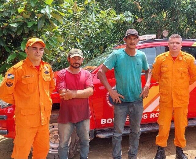 A equipe do Corpo de Bombeiros prestou o apoio levando-os para as residência em Nova Colina e ajudou as demais equipes de mateiros a sair da mata (Foto: Divulgação) A equipe do Corpo de Bombeiros prestou o apoio levando-os para as residência em Nova Colina e ajudou as demais equipes de mateiros a sair da mata (Foto: Divulgação)