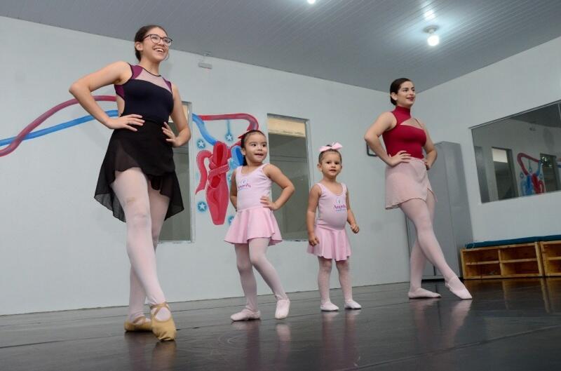 Quase todas as atividades do ballet infantil aprimoram a coordenação motora, durante uma dança não há comunicação verbal, por isso a expressão corporal é muito explorada (Foto: Nilzete Franco /FolhaBV)
