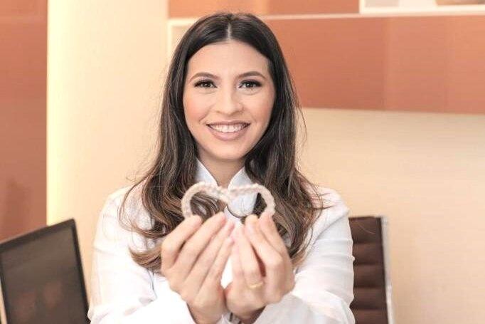 Dra. Tayna Cruz, Invisialign Doctor, especialista no aparelho invisível