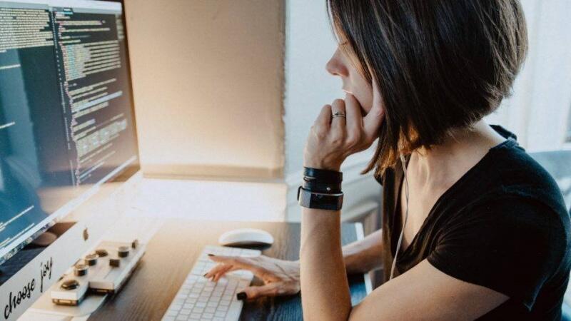 O objetivo é estimular a inclusão e promover a capacitação exclusiva para mulheres entusiastas em T.I (Foto: Divulgação)