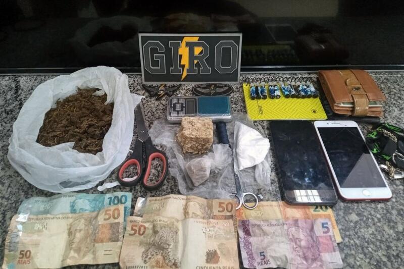 O mototaxista e o material apreendido foram apresentados na Central de Flagrantes para as providências legais e cabíveis (Foto: Divulgação)
