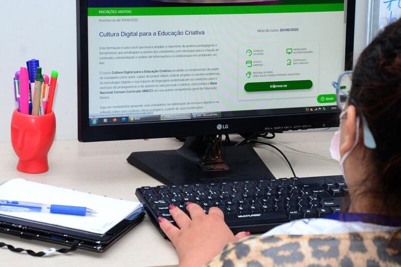 A plataforma tem como objetivo impulsionar simultaneamente o desenvolvimento profissional dos profissionais e o engajamento dos estudantes, considerando o atual cenário de implementação da Base Nacional Comum Curricular (Foto: Nilzete Franco/Folha BV)