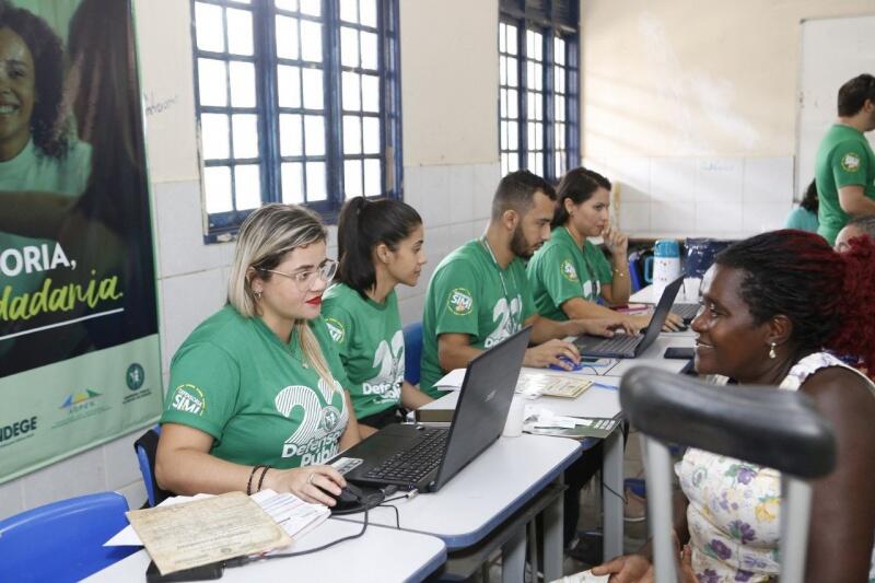 Foram ofertados serviços jurídicos de forma gratuita. A população foi atendida por meio de senhas (Foto: Divulgação/DPE)