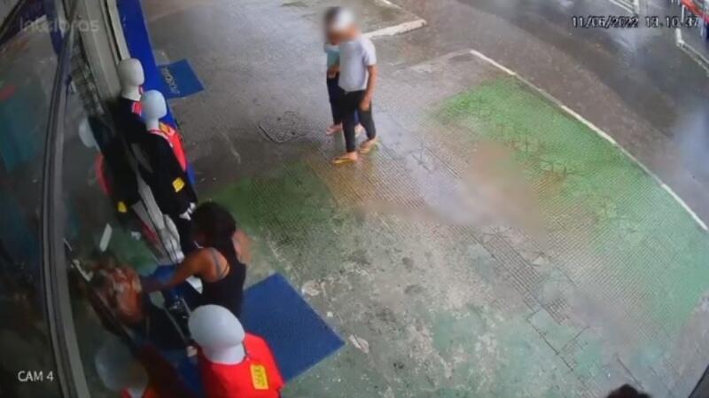 Mulher suspeita travou luta corporal com homem na tentativa de fugir do local do crime (Foto: Reprodução)